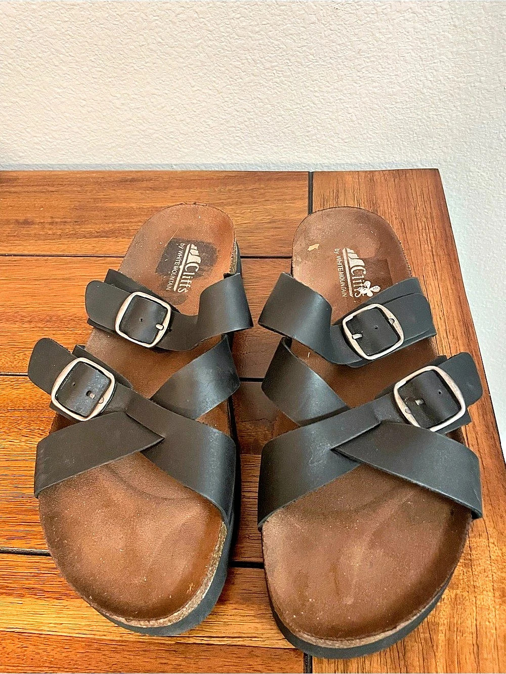 Cliffs by White Mountain Cross-Strap Buckle Sandals Black & Brown US 9.5